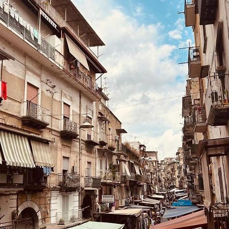 La Finestra Sul Borgo Hotel Наполи Екстериор снимка
