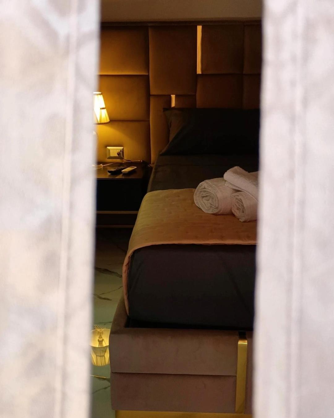 La Finestra Sul Borgo Hotel Наполи Екстериор снимка