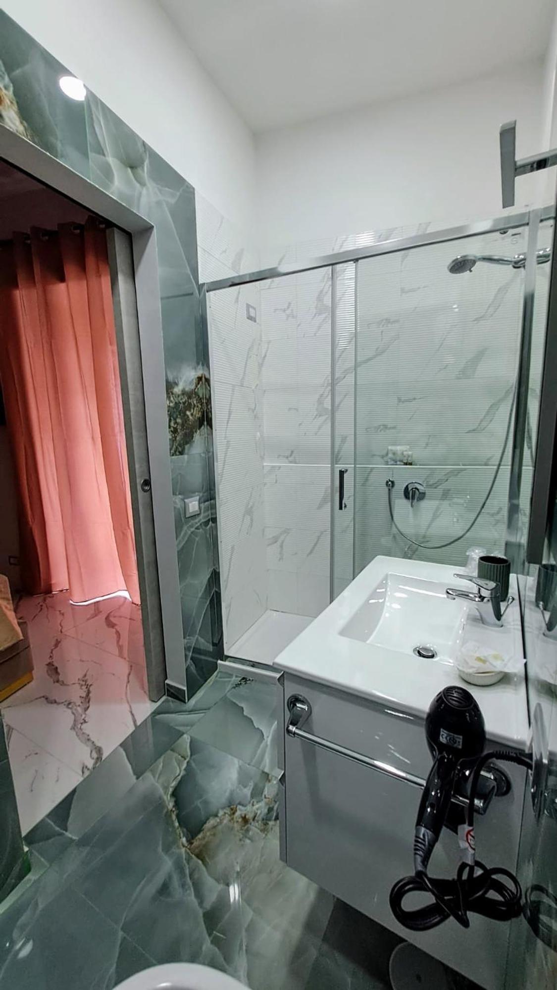 La Finestra Sul Borgo Hotel Наполи Екстериор снимка