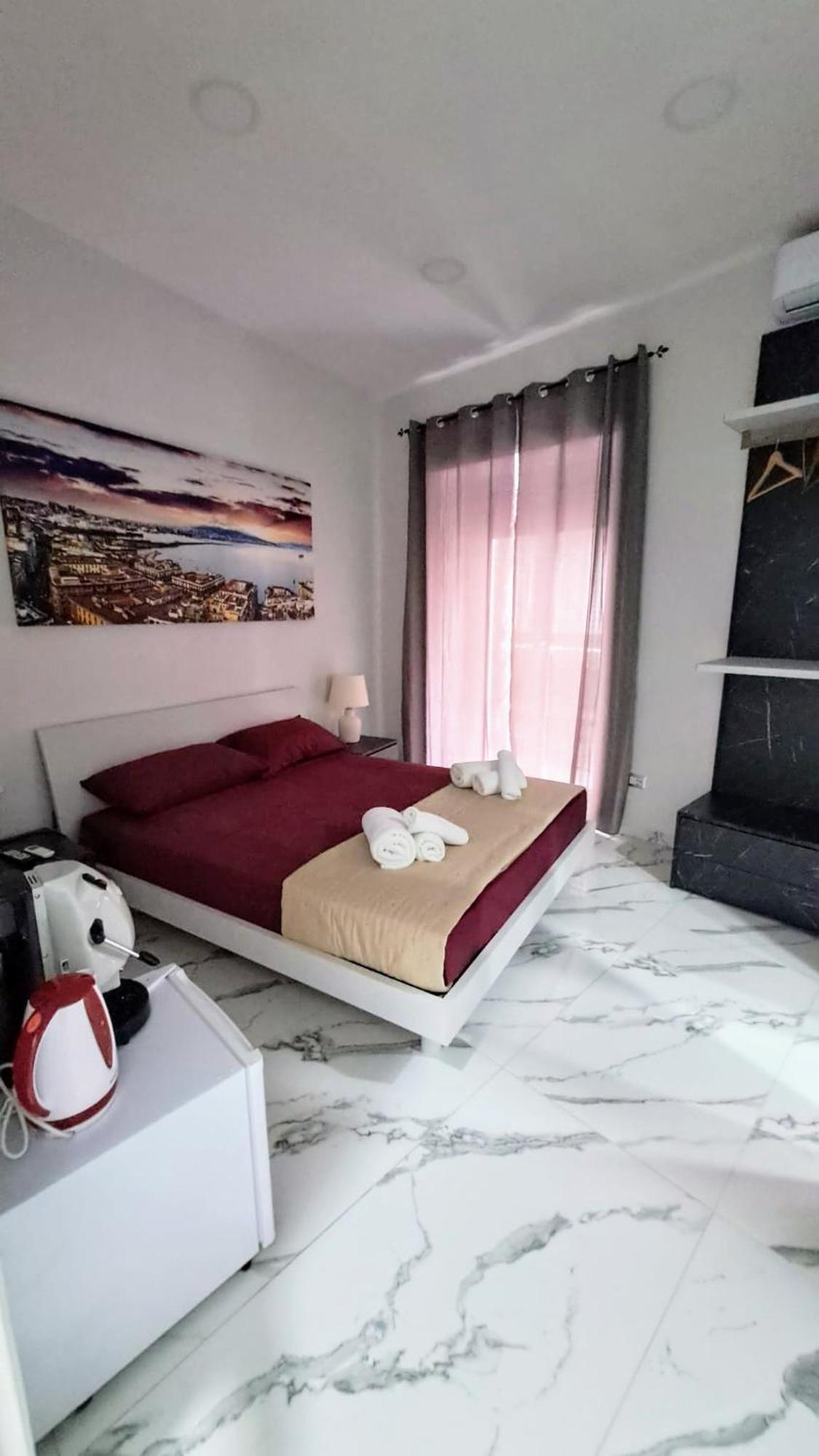 La Finestra Sul Borgo Hotel Наполи Екстериор снимка
