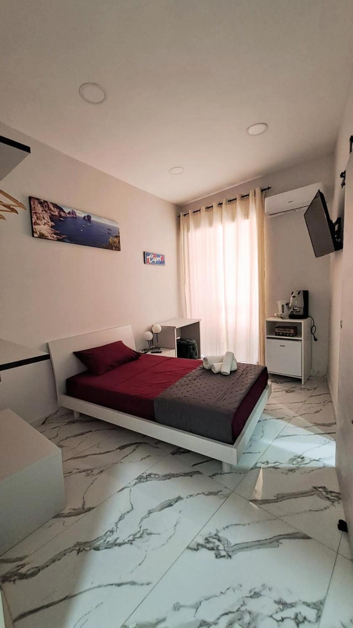 La Finestra Sul Borgo Hotel Наполи Екстериор снимка