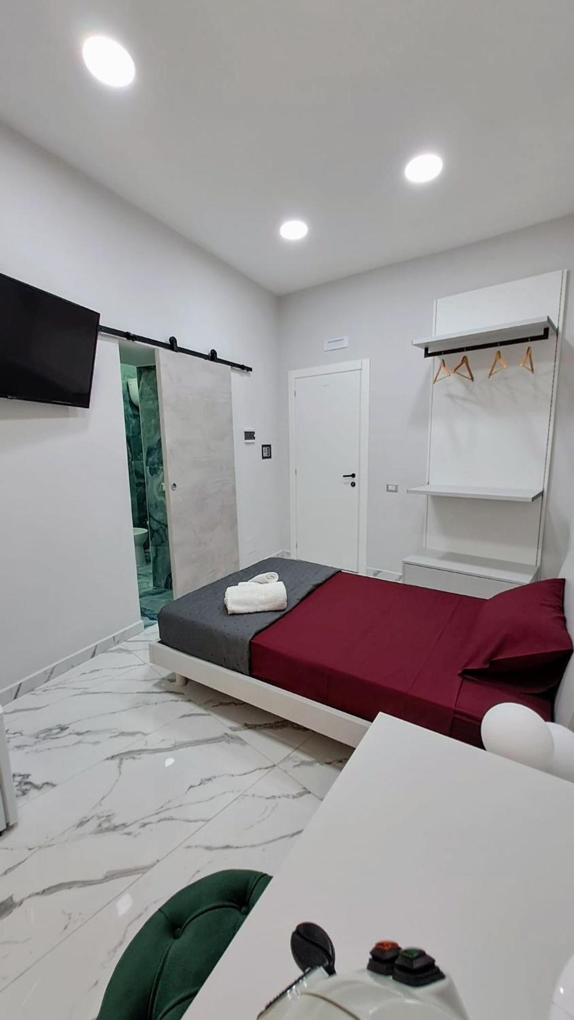 La Finestra Sul Borgo Hotel Наполи Екстериор снимка