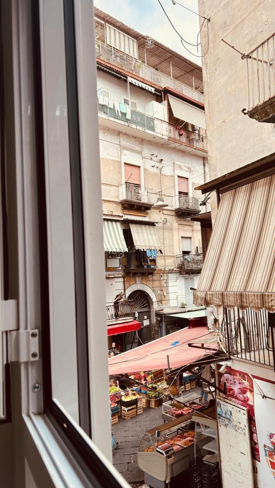 La Finestra Sul Borgo Hotel Наполи Екстериор снимка