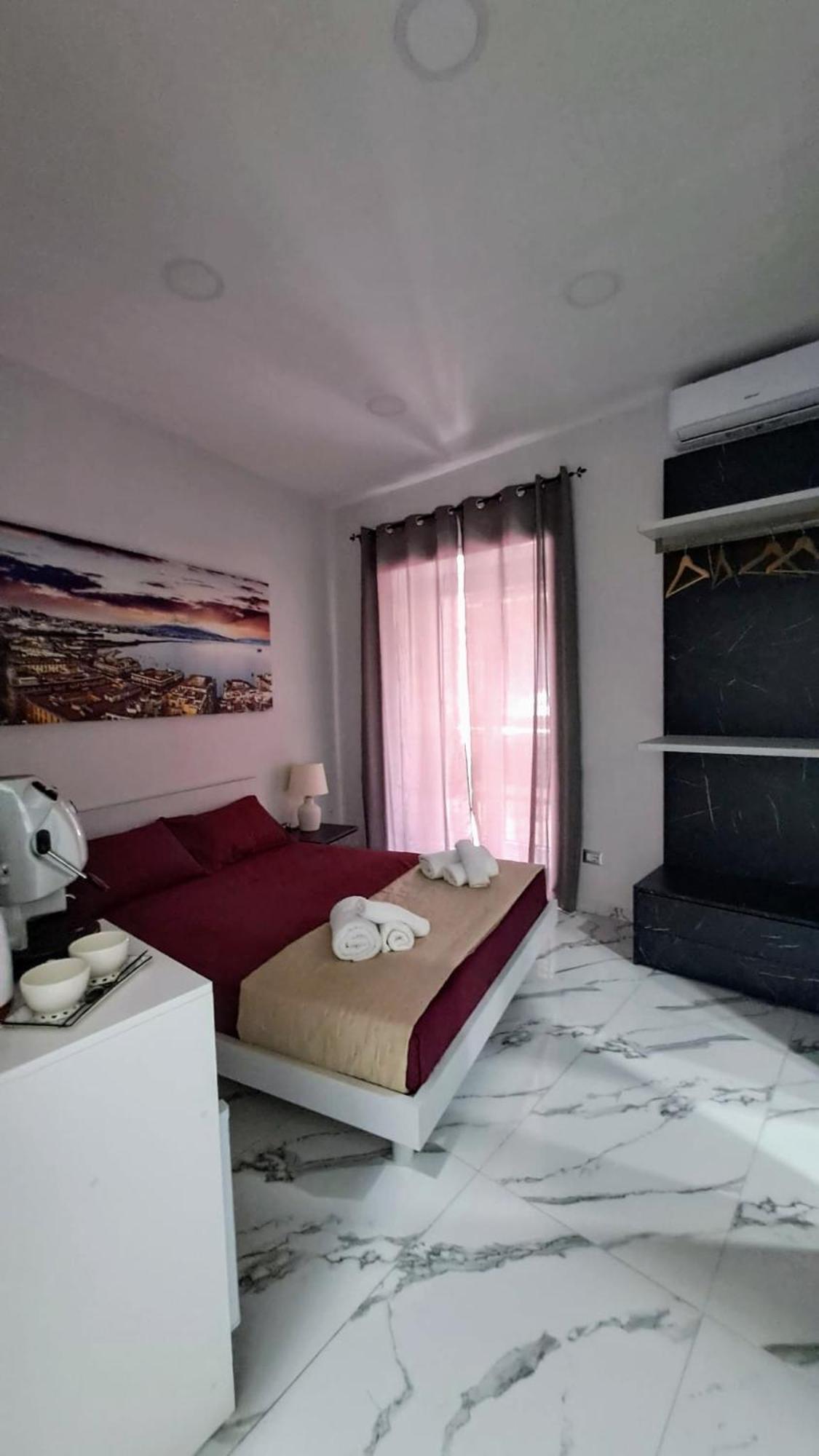 La Finestra Sul Borgo Hotel Наполи Екстериор снимка