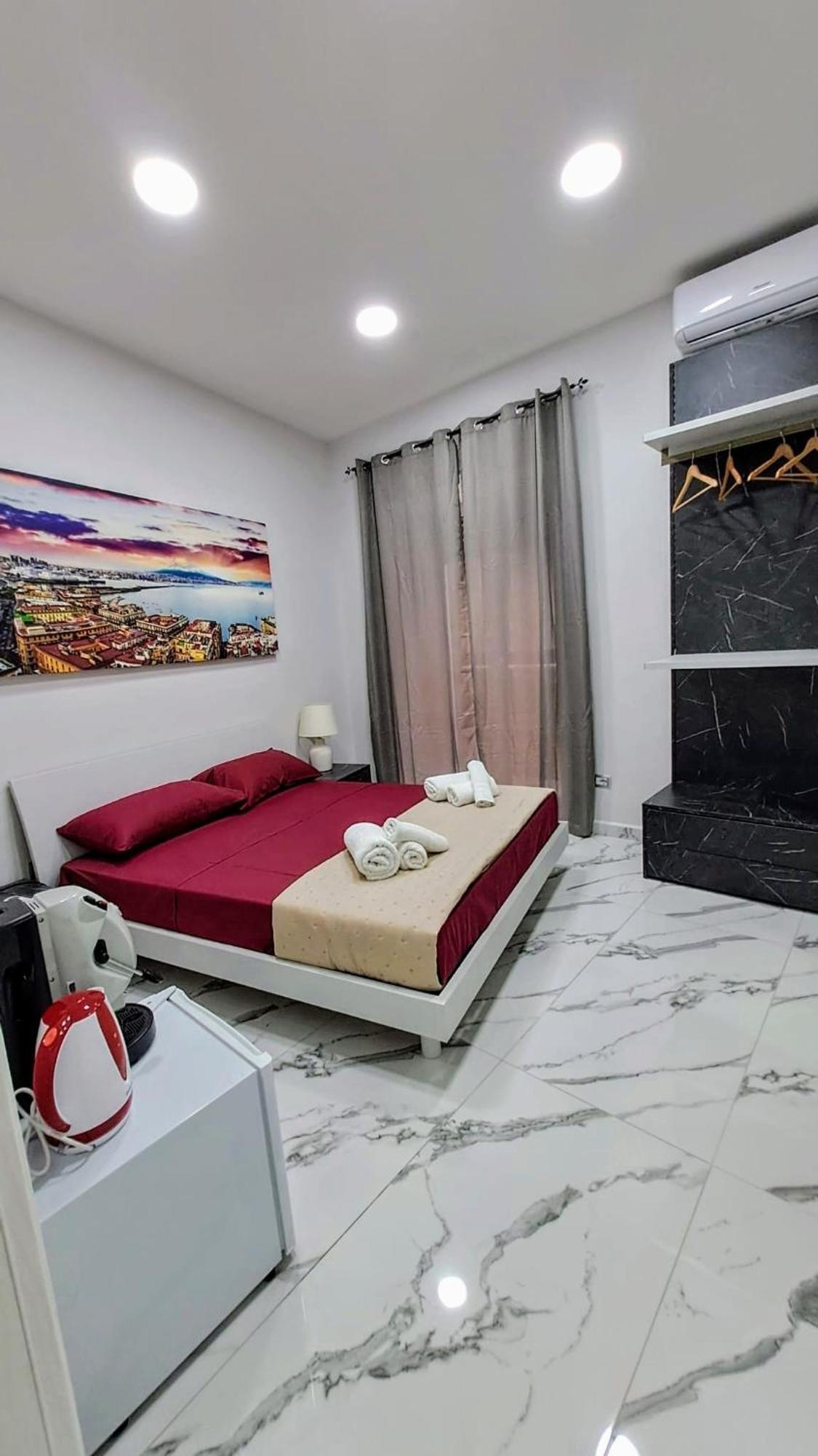 La Finestra Sul Borgo Hotel Наполи Екстериор снимка